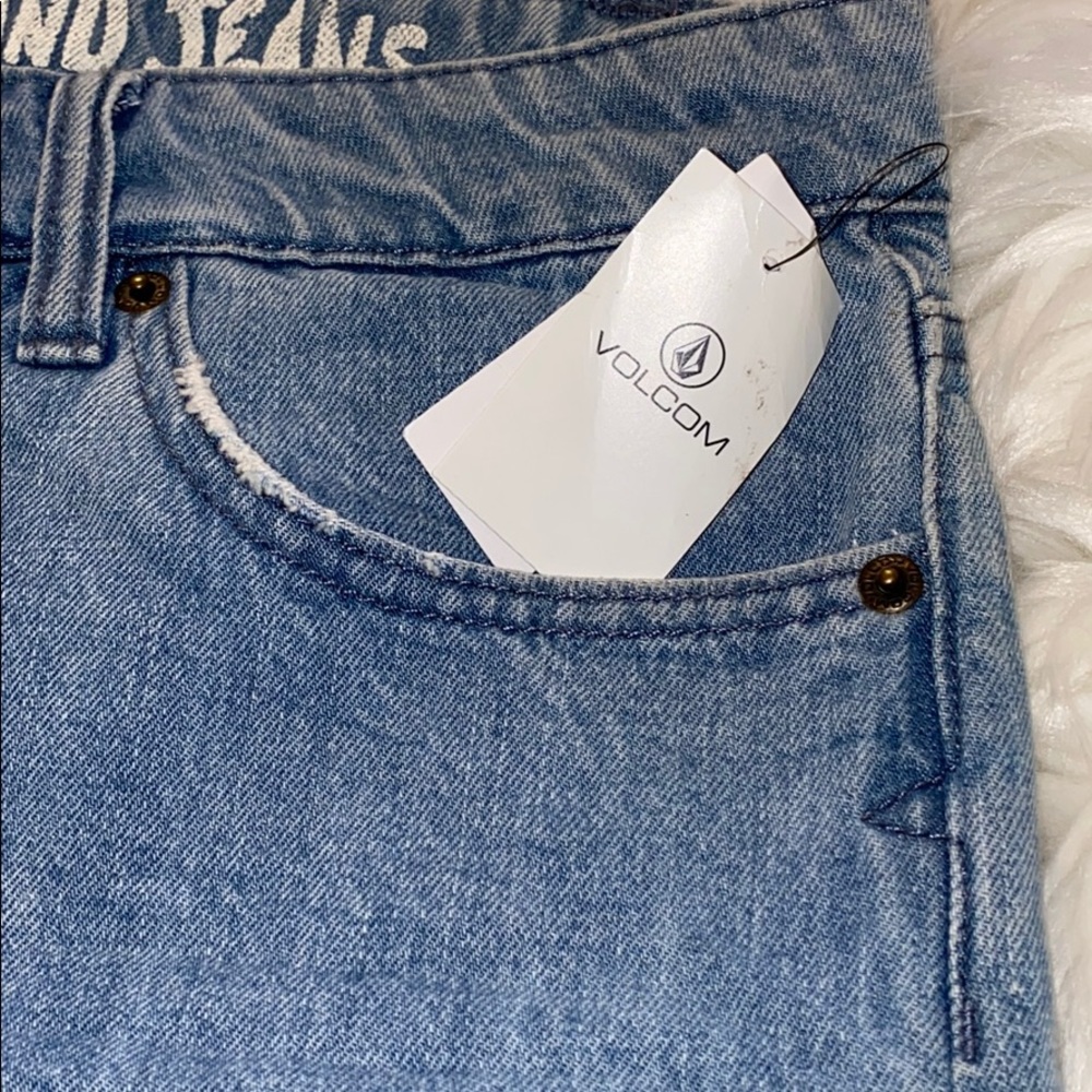 New Volcom - Picture 4 of 10